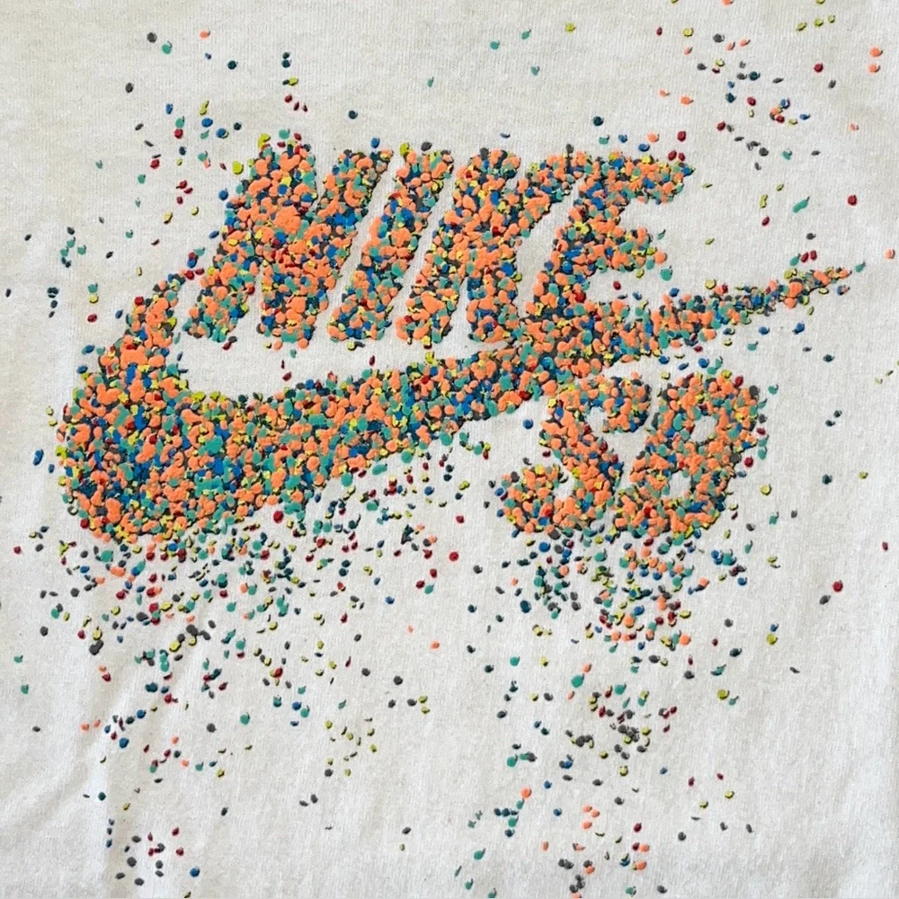 Nike Rare SB Skateboarding White Tee Puffy Speckle Swoosh Logo Kids M 10-12Y
